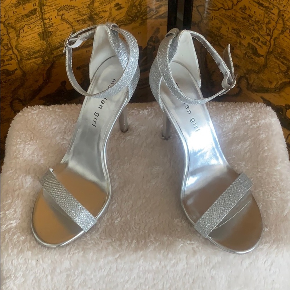 Madden Girl Size 7 Silver 4” heels